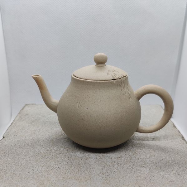 Teapot Shiroato no. 2 白跡